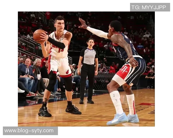 希罗与公牛吉祥物半场对决公牛一击命中让希罗瞬间退缩